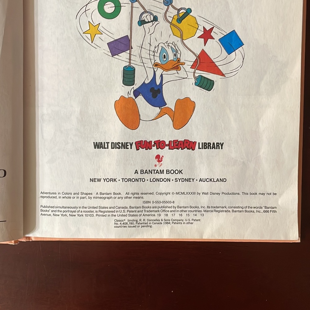 ✨⭐️Vintage EUC Walt Disney Adventures in Colors and Shapes Hardcover Book ✨⚡️ - Picture 6 of 12